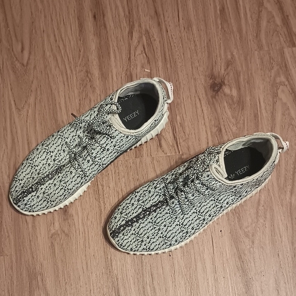 adidas gazelle silver green womens YEEZY 350 V1 TURTLE DOVE (PRE-OWNED) AQ4832 SIZE 9 – Original Grail main image 0